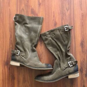 Kelsi Dagger tan suede Size 9.